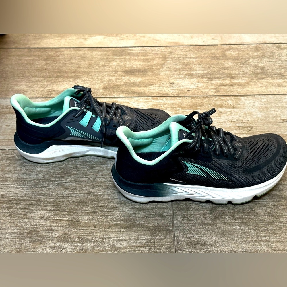 Altra Provision 6 running shoes, black/mint green, size 8